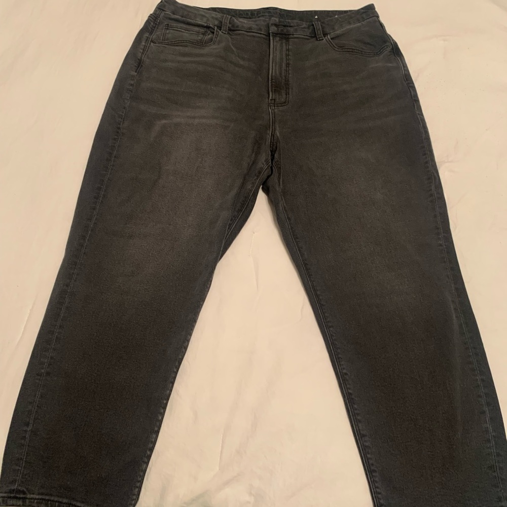 American Eagle Stretch Curvy Mom Jeans (High Rise)